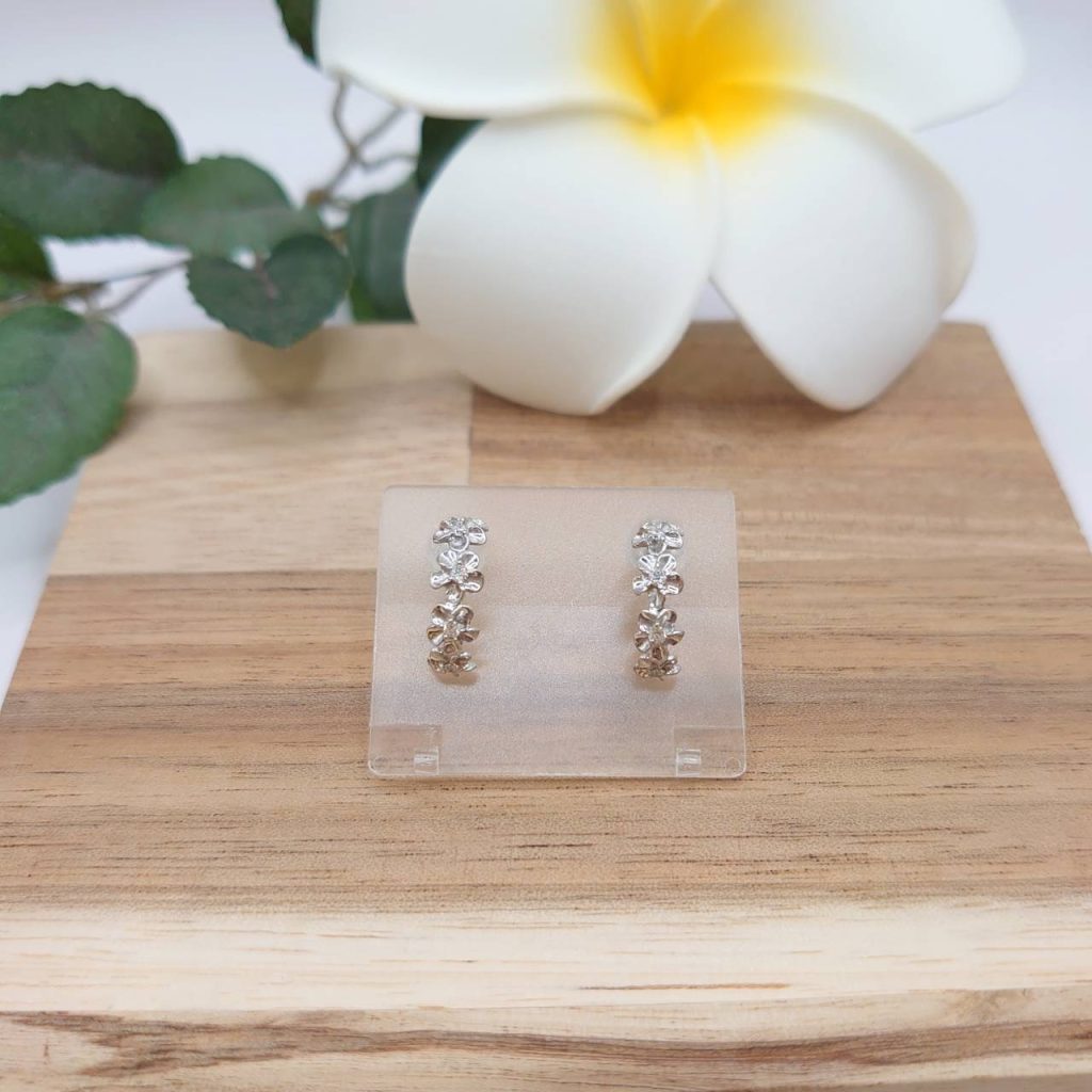 組曲ジュエリー　ダイヤホワイトゴールドフラワーピアス 組曲ジュエリー ダイヤホワイトゴールドフラワーピアス
